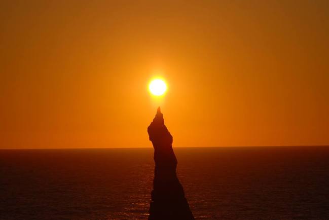 国賀 観音岩と夕日